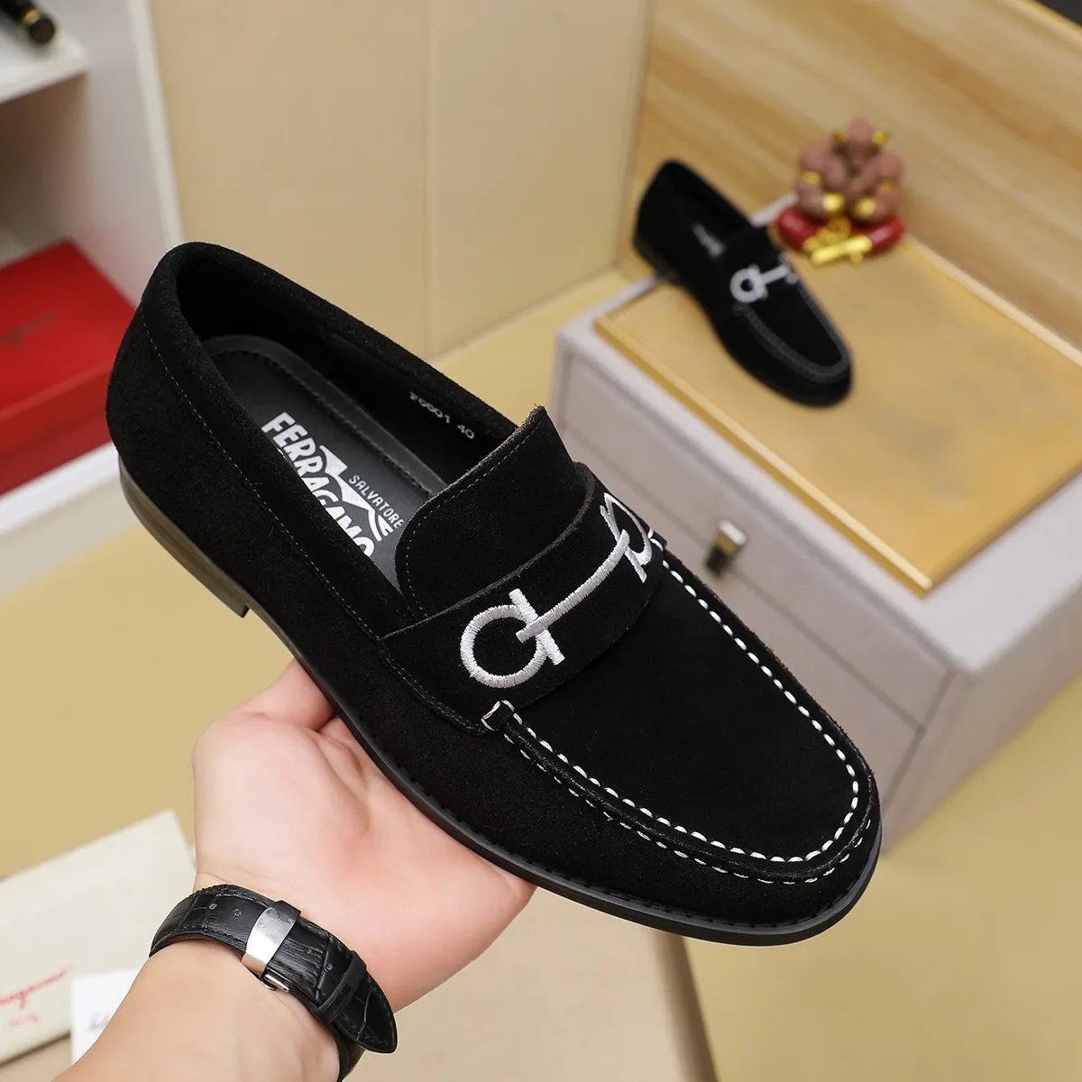 Men's shoes 💰460 🔥 Ferragamo new men's casual slip-on shoes 🇨🇳 Official website original 1:1 mold, original quality 💯 fine workmanship, high-end luxury ☘ The upper is made of imported Italian first-layer cowhide 🌴 Luxurious water dyeing 🐂 Leather lining 🍓 Rubber wear-resistant and non-slip outsole, breathable and comfortable to wear 🍍 The first choice for high-taste men, color optional! Code number 38-44 (45.46. Customized)